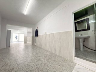 Local comercial en alquiler en Les Roquetes en Barcelona