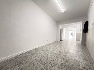 Local comercial en alquiler en Les Roquetes en Barcelona