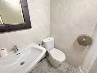 Local comercial en alquiler en Les Roquetes en Barcelona