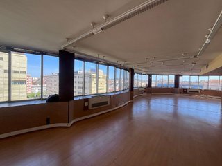 Oficina en alquiler en Les Corts en Barcelona