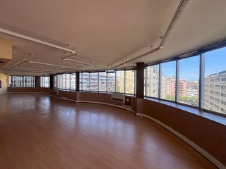Oficina en alquiler en Les Corts en Barcelona