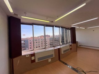 Oficina en alquiler en Les Corts en Barcelona