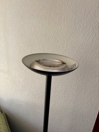 Lámpara de pie moderna negra