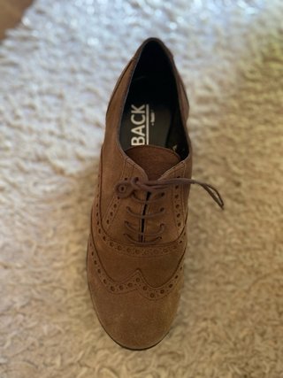 Zapato de ante marrón con plataforma