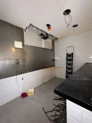 Local comercial en alquiler en Les Planes en Hospitalet de Llobregat, L´