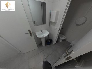 Local comercial en alquiler en Les Planes en Hospitalet de Llobregat, L´