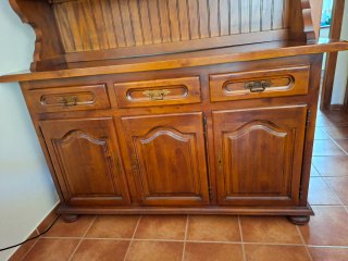 Mueble de comedor rústico de madera