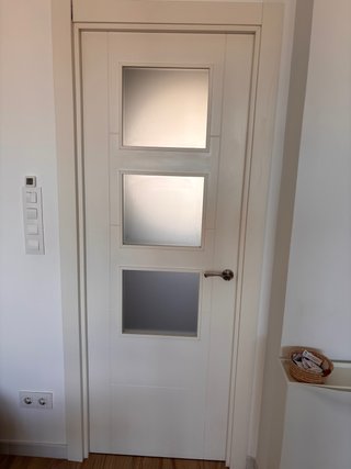 Puerta interior acristalada