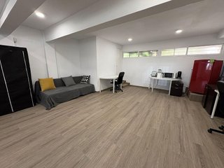 Local comercial en alquiler en Los Cármenes en Madrid