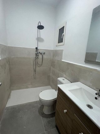 Local comercial en alquiler en La Florida en Hospitalet de Llobregat, L´