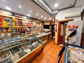 Local comercial en venta en Poniente-Norte - Miralbaida - Parque Azahara en Córdoba