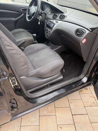 Ford Focus 2001 Etiqueta ambiebtal 🟡