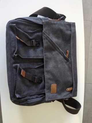Maletín de viaje azul marino y marrón