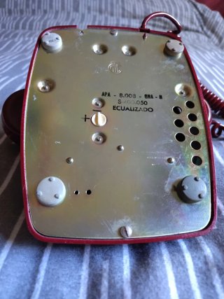Teléfono antiguo Heraldo rojo burdeos