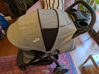 Carro Joie gris niño