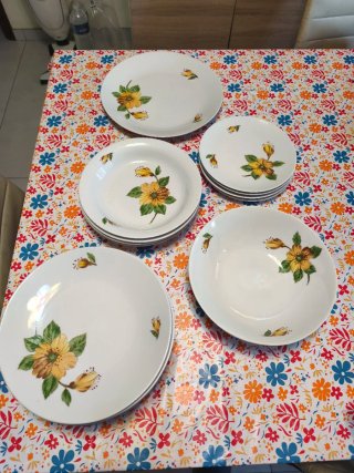 Servito piatti vintage in ceramica