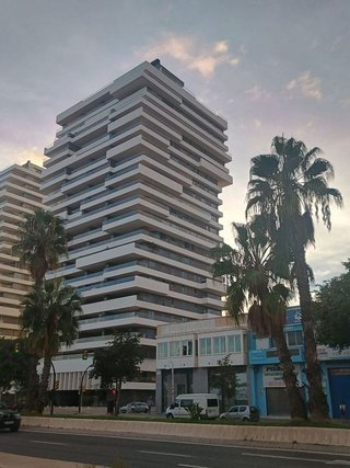 Local comercial en alquiler en Parque Mediterráneo - Santa Paula en Málaga