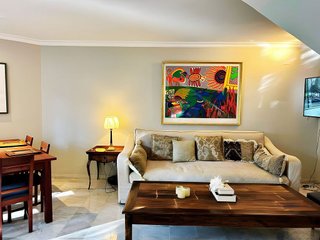 Casa adosada en venta en Nueva Andalucía centro en Marbella