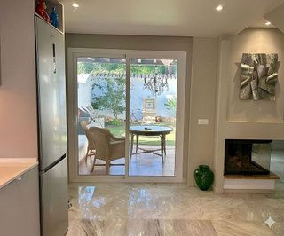 Casa adosada en venta en Nueva Andalucía centro en Marbella