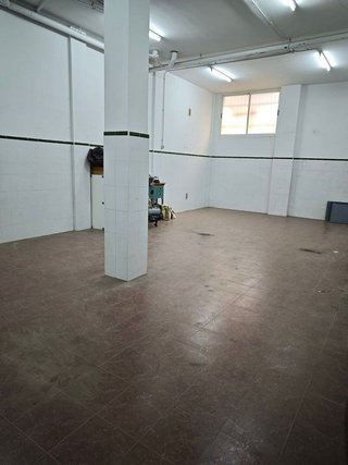 Local comercial en alquiler en Gamarra - La Trinidad en Málaga