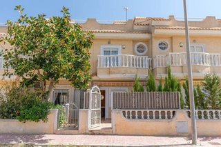 Chalet en alquiler en Urbanizaciones en Guardamar del Segura