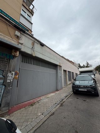 Local comercial en alquiler en Peñagrande en Madrid