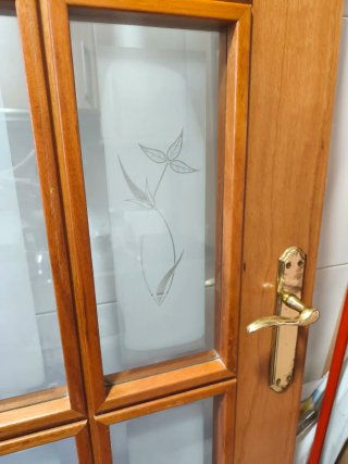 Puerta maciza madera con cristal
