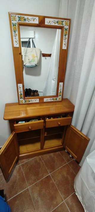 Mueble auxiliar y espejo provenzal