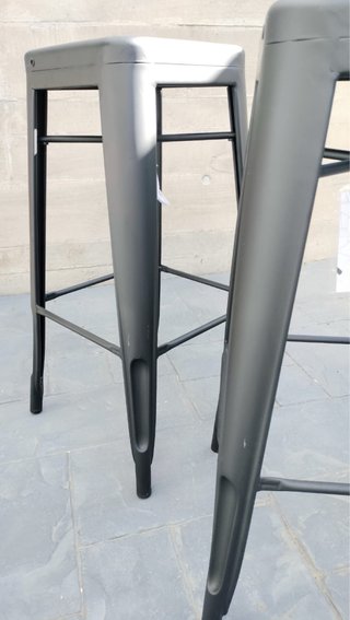 Due sgabelli in acciaio nero NON USATI (etichettati)