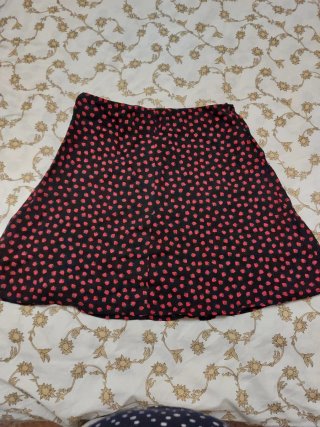 Falda estampada fresas negra y roja