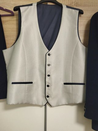 Traje de Padrino Azul Marino y Blanco