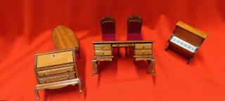 Mobili in miniatura per case delle bambole