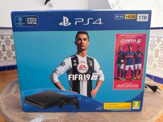 PS4 Slim 1TB Negra + 3 Mandos + 7 Juegos + Caja