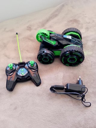 Coche RC todoterreno con mando y cargador