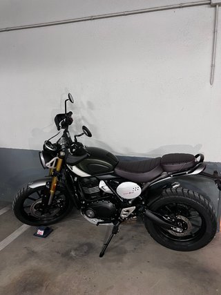 Triumph Scrambler 400X Verde y Blanca