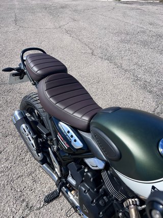 Triumph Scrambler 400X Verde y Blanca