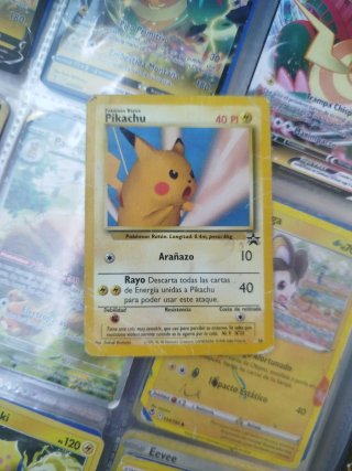 Cartas Pokémon Pikachu y Gyarados VMAX