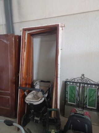 Marcos de puertas de madera , hay 9 10 cada uno