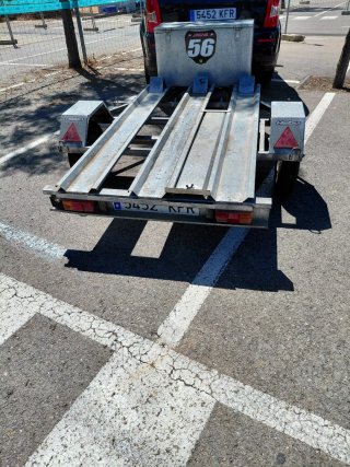 REMOLQUE 3 MOTOS con caja metálica con llave  gran