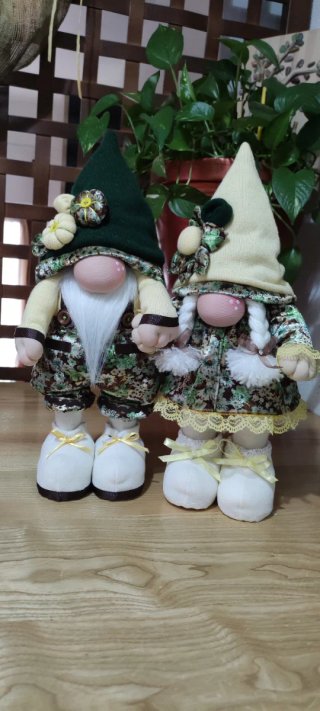 Gnometta elegante in tessuto