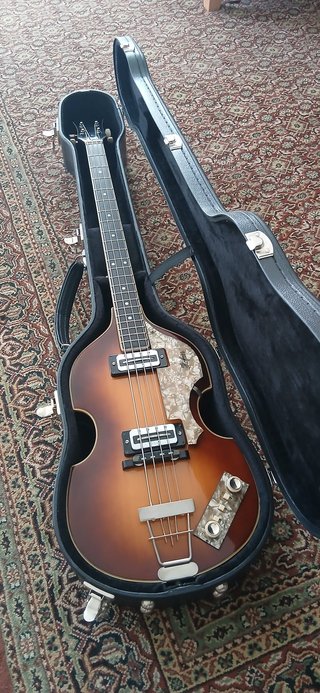 Bajo Höfner. Modelo 500/1. Construido en 1969.