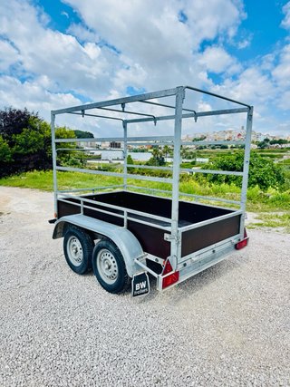 Remolque caja con lona