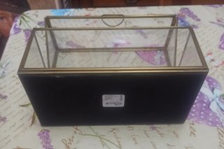 Caja de cristal y latón