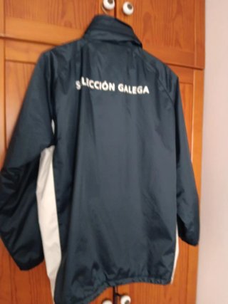 Anorak AMURA azul marino y blanco