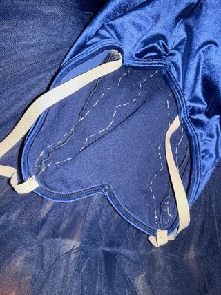 Tutú de ballet azul con detalles dorados