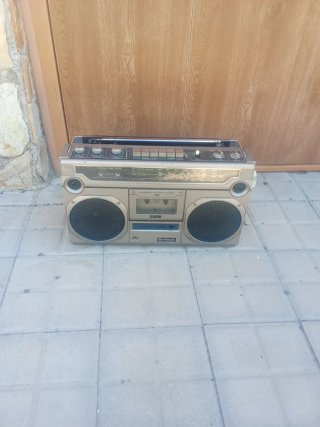 Radio Cassette Hitachi Dorada/Plateada