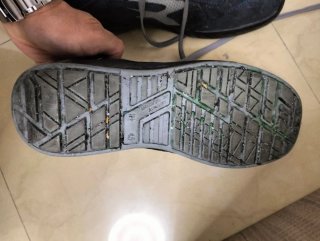 Zapatos de seguridad azules y grises
