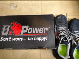 Zapatos de seguridad azules y grises