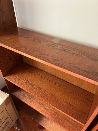 Estantería de madera marron