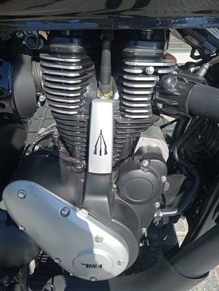 BSA 650 Gold Star Negra